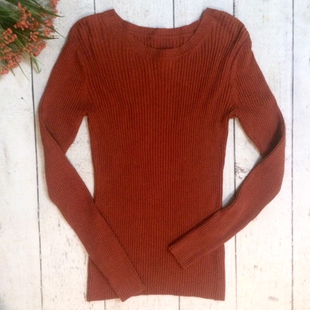 🌟VERA WANG🌟 EUC Sweater Size M